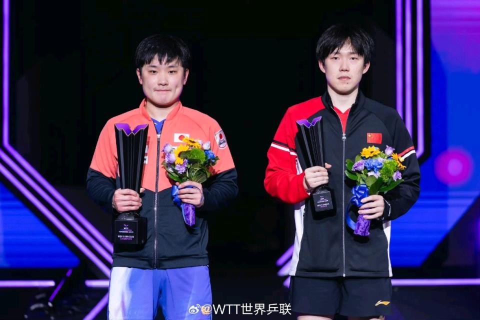 他长球发球 他长球发球